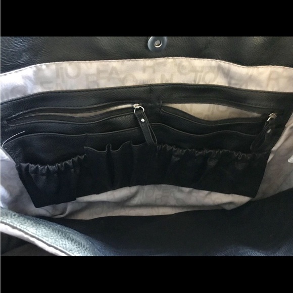 Kenneth Cole Reaction Stylish Laptop/Messenger Bag - Picture 2 of 5